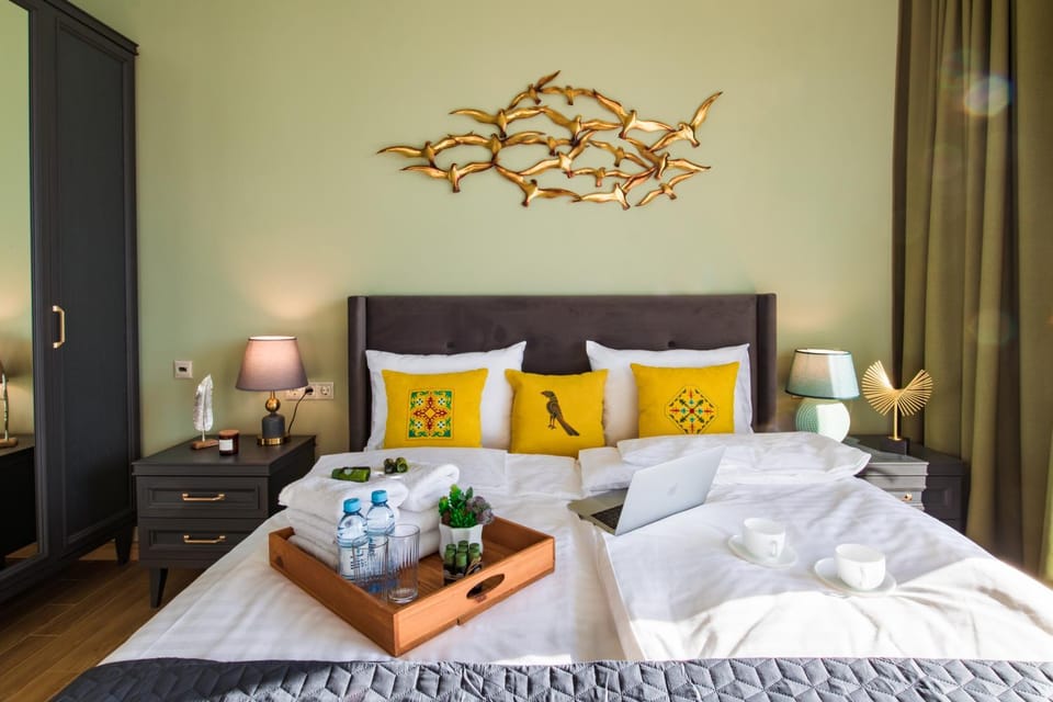 Bed, Bedroom, towels