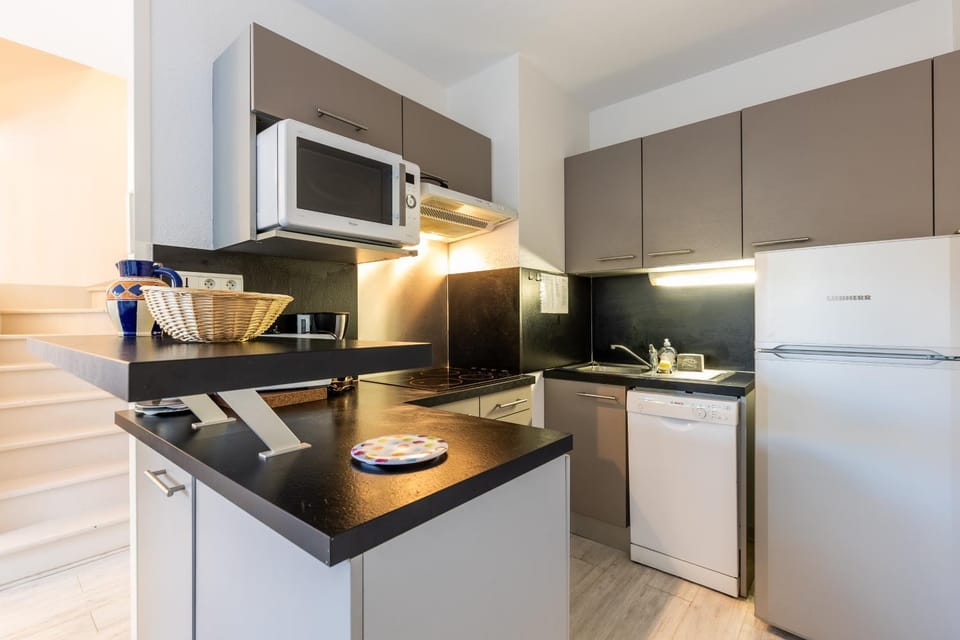 Kitchen or kitchenette, Living room