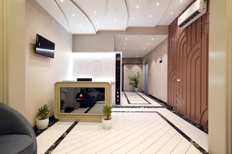 Communal lounge/ TV room, Lobby or reception