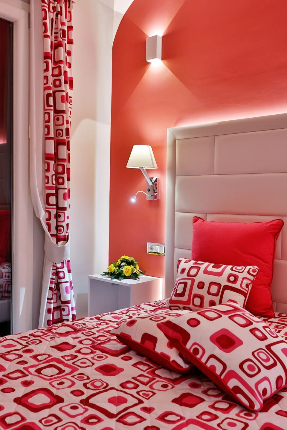 Bed, Property logo or sign, Balcony/Terrace, Photo of the whole room, Decorative detail, Logo/Certificate/Sign, Bedroom, Text overlay, furniture, heating, internet, locker, safe, wedding, air conditioner