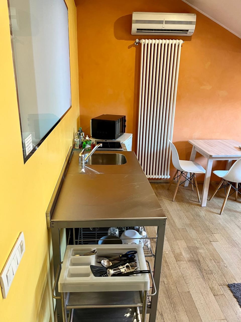 TV and multimedia, Kitchen or kitchenette, Dining area, minibar, air conditioner