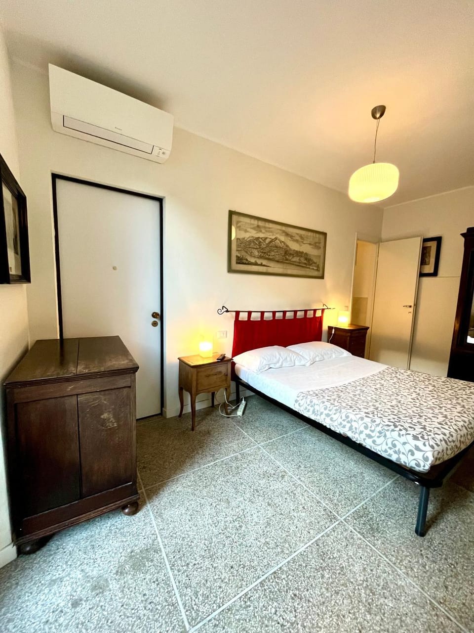 Bed, Photo of the whole room, Bedroom, air conditioner