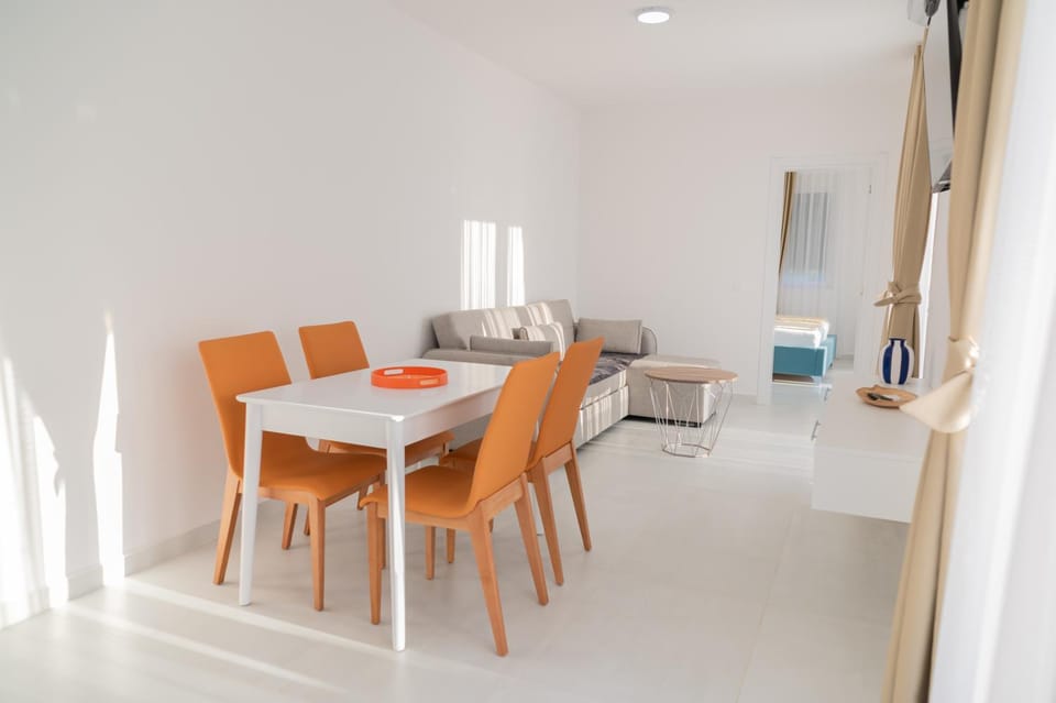 Seating area, Dining area