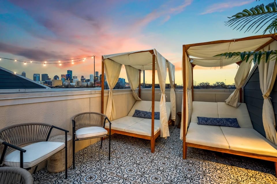 View (from property/room), Balcony/Terrace, Seating area, Sunset