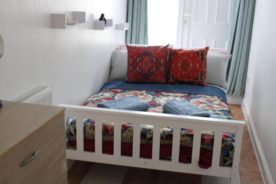 Apartment - Sleeps 4 - Garden - Parking Apartment in Ilford
