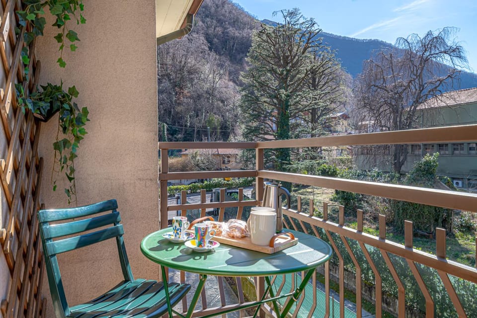 Spring, Day, Natural landscape, View (from property/room), Balcony/Terrace, Dining area, Mountain view, Sunset