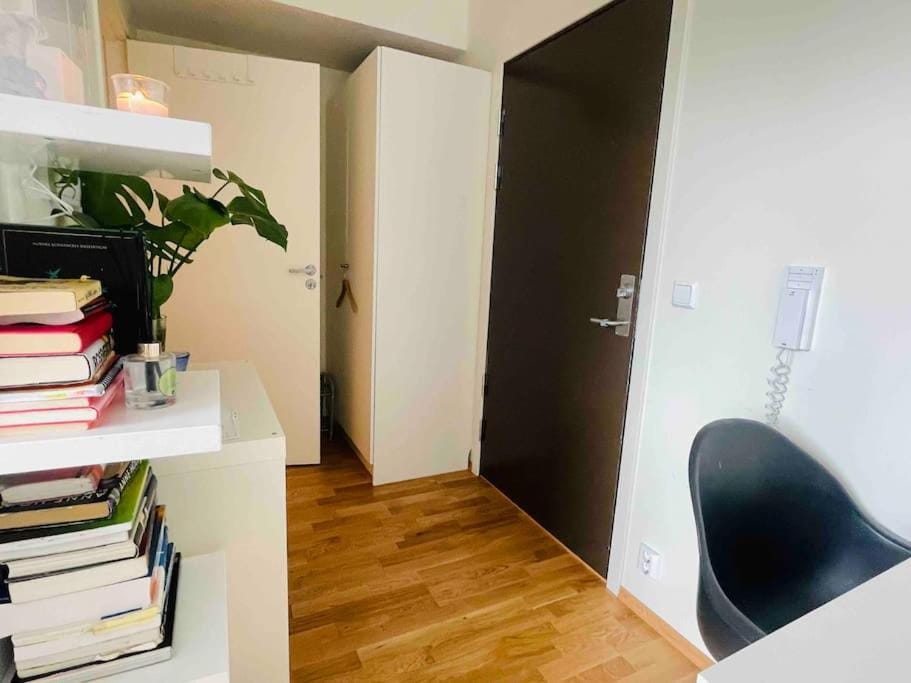 Facade/entrance, wardrobe