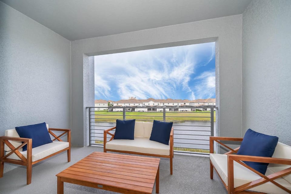 3121-304FR STOREY LAKE, CONDO 2/2 LAKE VIEW Apartment in Kissimmee