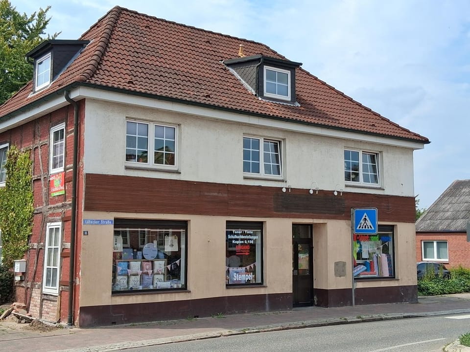 Property building, Day, Street view