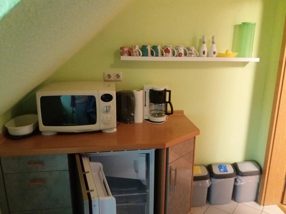 Coffee/tea facilities, Kitchen or kitchenette, oven, toaster