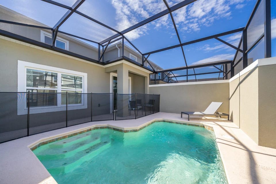 4301WB TOWNHOUSE 5 BEDROOMS & 4 BATHROOMS + POOL House in Kissimmee