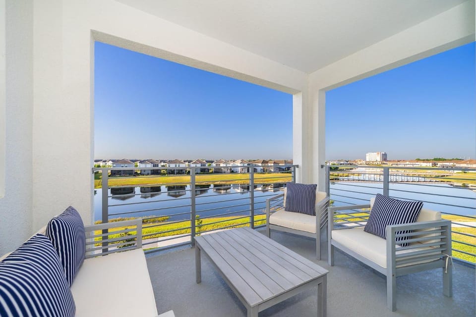 3141-307DM STOREY LAKE, CONDO 2/2 LAKE VIEW Apartment in Kissimmee