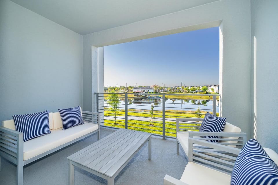 3141-204LS STOREY LAKE, CONDO 2/2 LAKE VIEW Apartment in Kissimmee