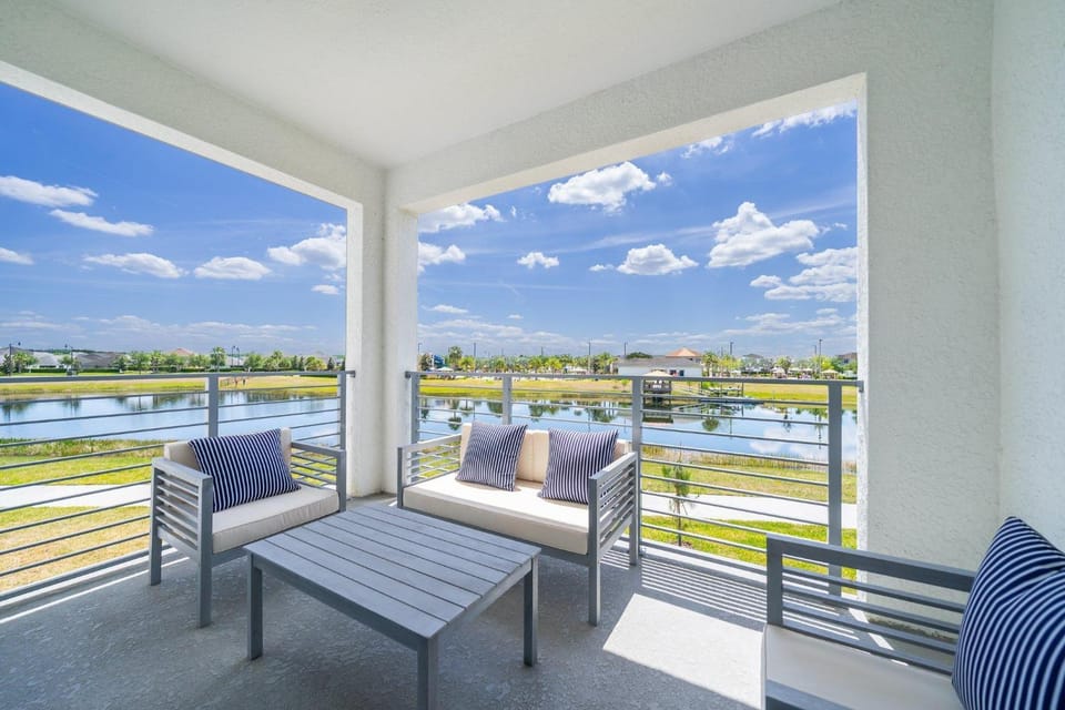 3141-202RF STOREY LAKE, CONDO 2/2 LAKE VIEW Apartment in Kissimmee