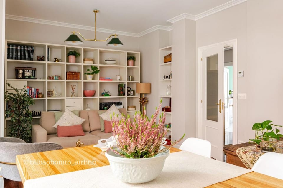 Communal lounge/ TV room, TV and multimedia, Living room, Seating area, Dining area