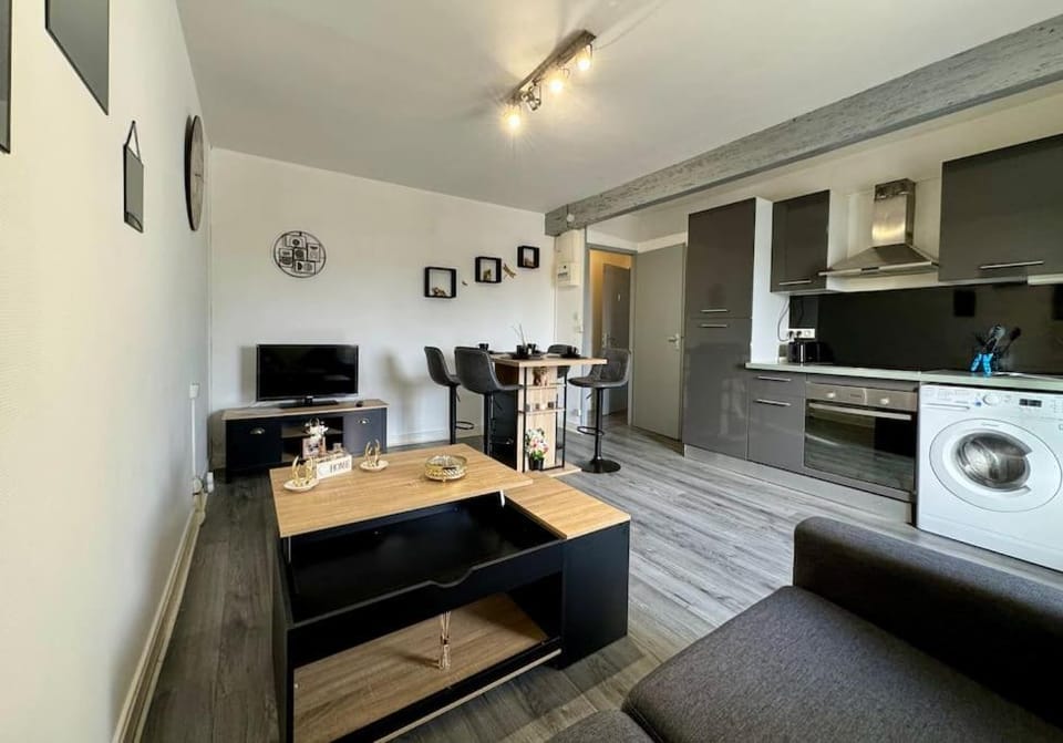 Communal lounge/ TV room, Living room, Dining area, dishwasher, minibar, pet friendly, stove