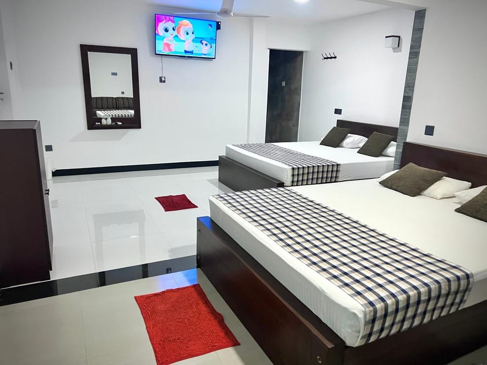 Bed, TV and multimedia, Photo of the whole room, Bedroom