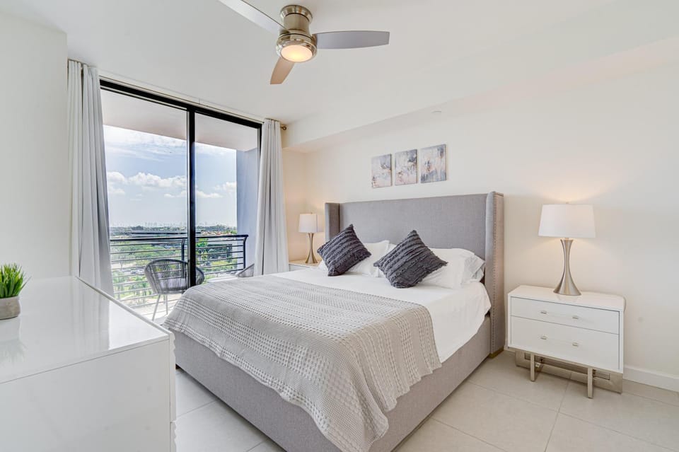 805MM DOWNTOWN DORAL CONDO 2 BEDROOMS & 2 BATHROOMS Apartment in Doral