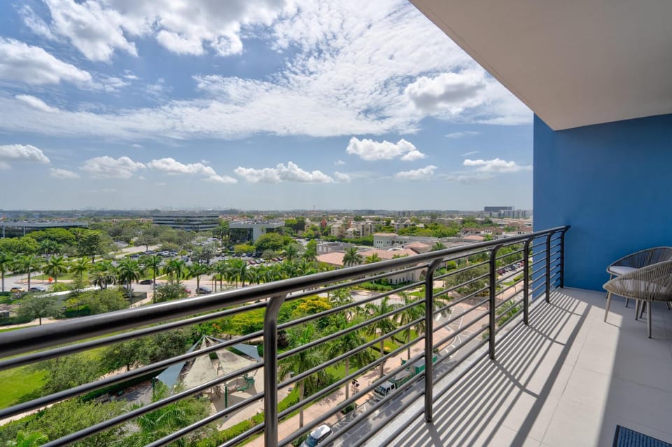 805MM DOWNTOWN DORAL CONDO 2 BEDROOMS & 2 BATHROOMS Apartment in Doral