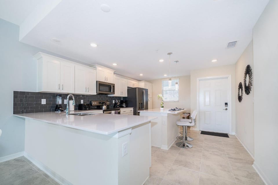 3161-205RF STOREY LAKE, CONDO 2/2 LAKE VIEW Apartment in Kissimmee