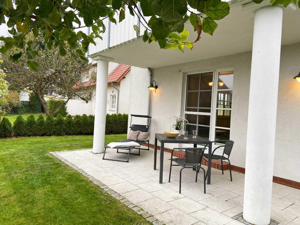 Day, Garden, Balcony/Terrace, Seating area, Garden view
