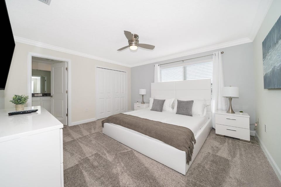 4381FA TOWNHOUSE 4 BEDROOMS & 3 BATHROOMS + POOL House in Kissimmee