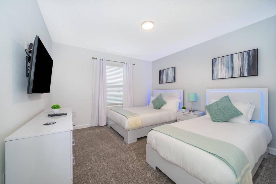 2984JP TOWNHOUSE 4 BEDROOMS & 3 BATHROOMS + POOL House in Kissimmee