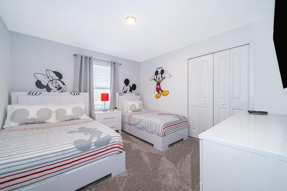 3005PB TOWNHOUSE 5 BEDROOMS & 4 BATHROOMS + POOL House in Kissimmee