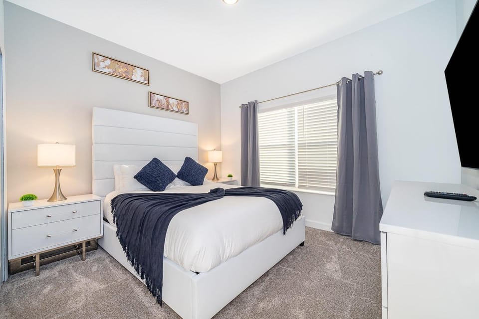 3005PB TOWNHOUSE 5 BEDROOMS & 4 BATHROOMS + POOL House in Kissimmee