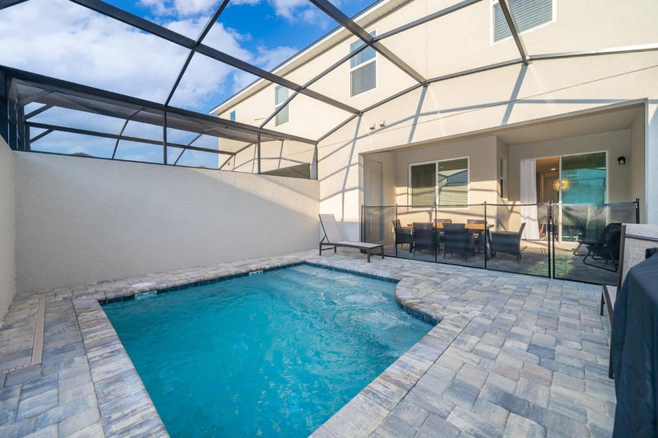 1696AYTownhouse 4 Beds & 4,5 Baths with Private Pool House in Osceola County
