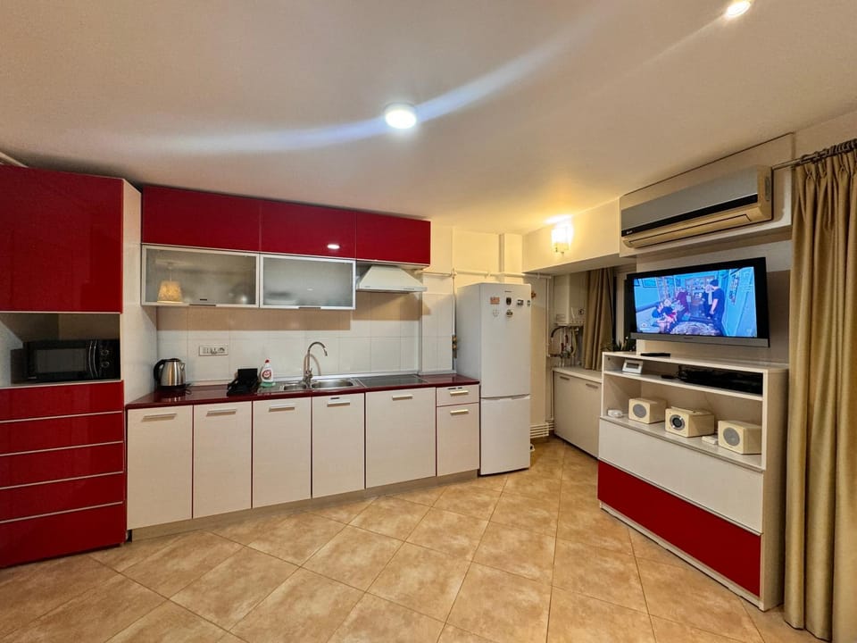 Kitchen or kitchenette, Living room