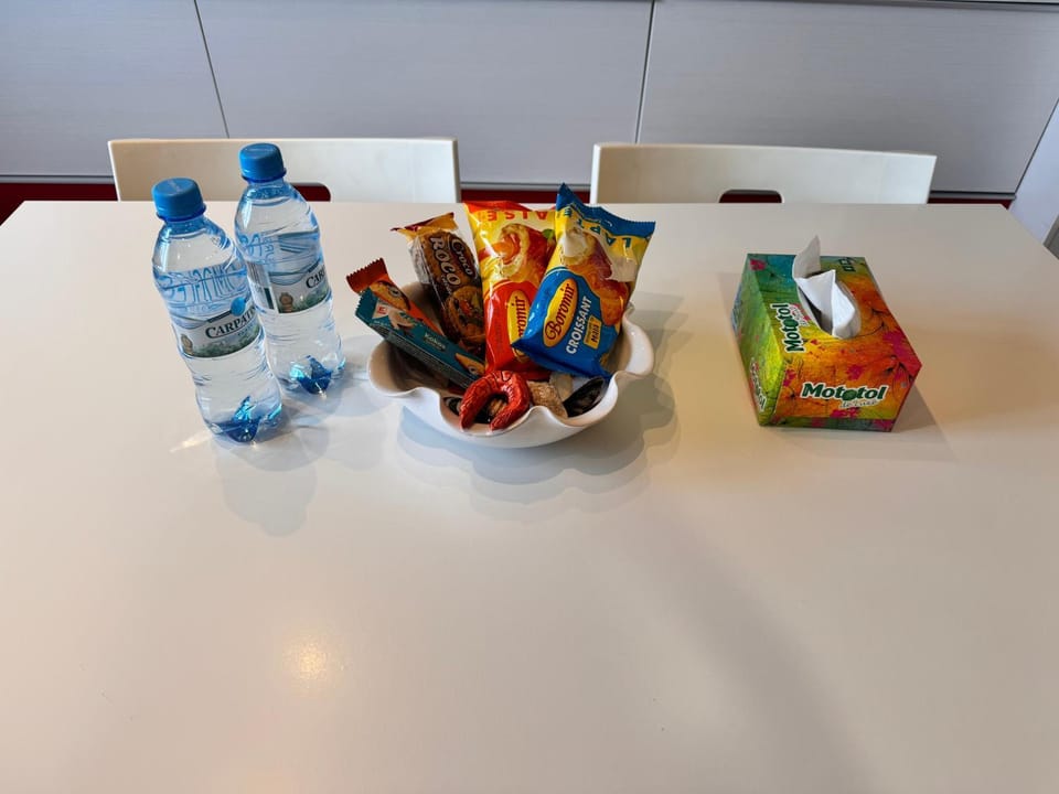Dining area, Food, Drinks