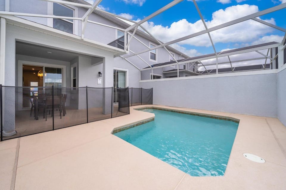 212BA Townhouse 4 Beds & 3 Baths with Private Pool House in Four Corners