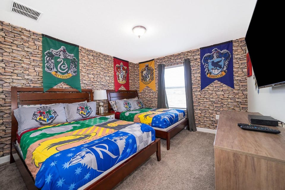 212BA Townhouse 4 Beds & 3 Baths with Private Pool House in Four Corners