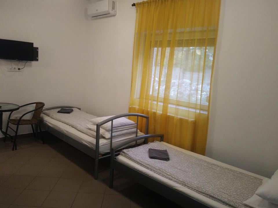 M0 Lakihegy Horgony u 10 Motel in Budapest