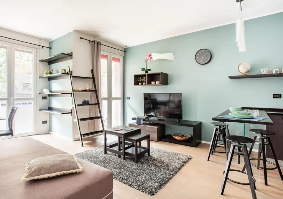TV and multimedia, Kitchen or kitchenette, Living room, Seating area, Dining area
