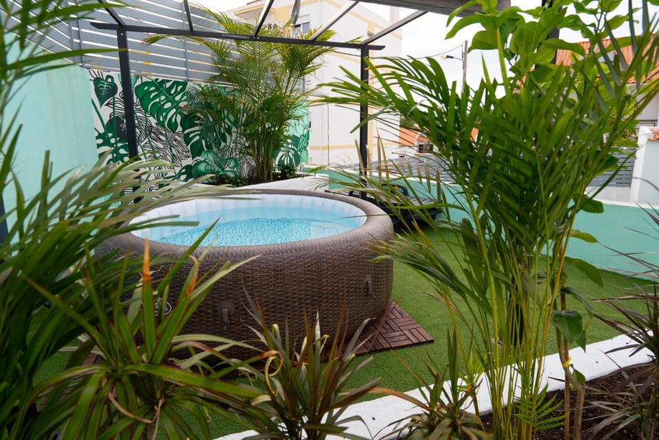 Natural landscape, Garden, Hot Tub, Garden view