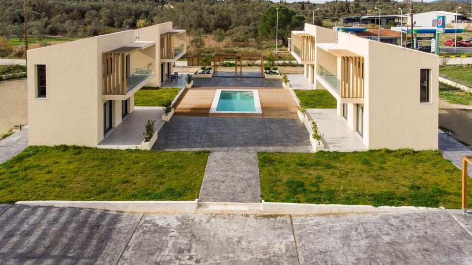 Property building, Bird's eye view, Garden view, Pool view, Street view, Swimming pool