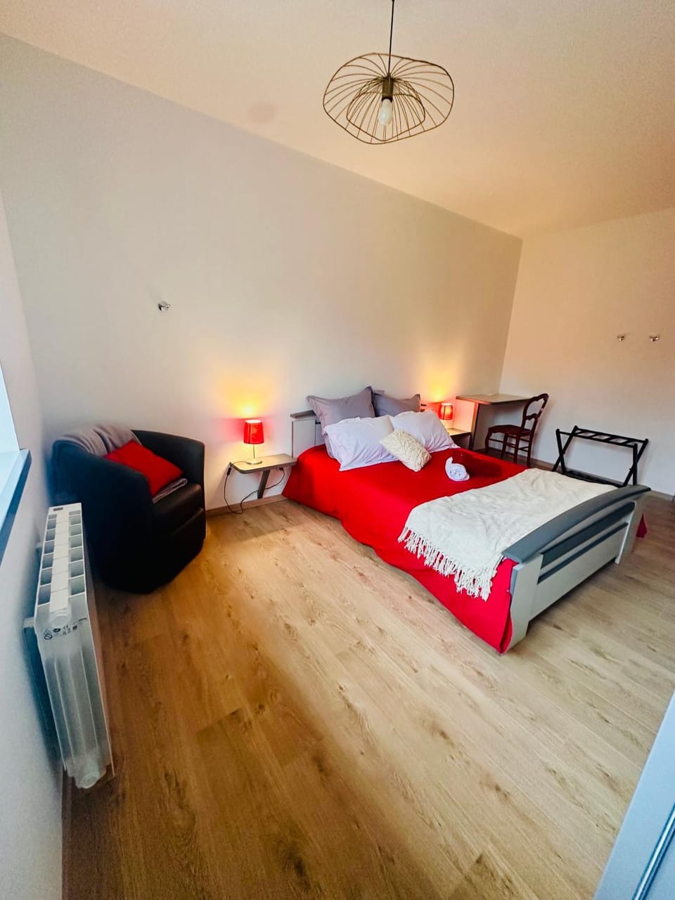 Bed, Photo of the whole room, Bedroom