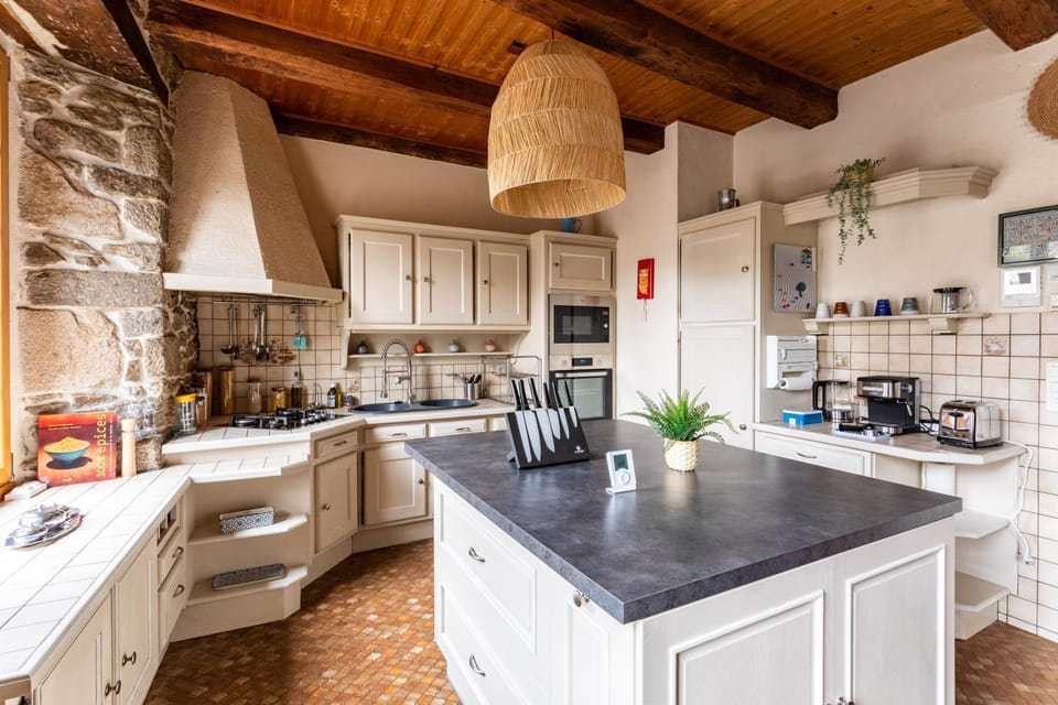 Coffee/tea facilities, Kitchen or kitchenette, minibar, pet friendly, stove, toaster