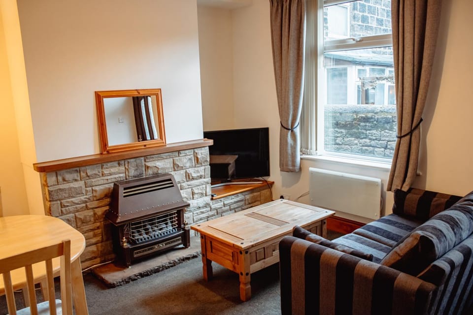TV and multimedia, Living room, Seating area, flat iron