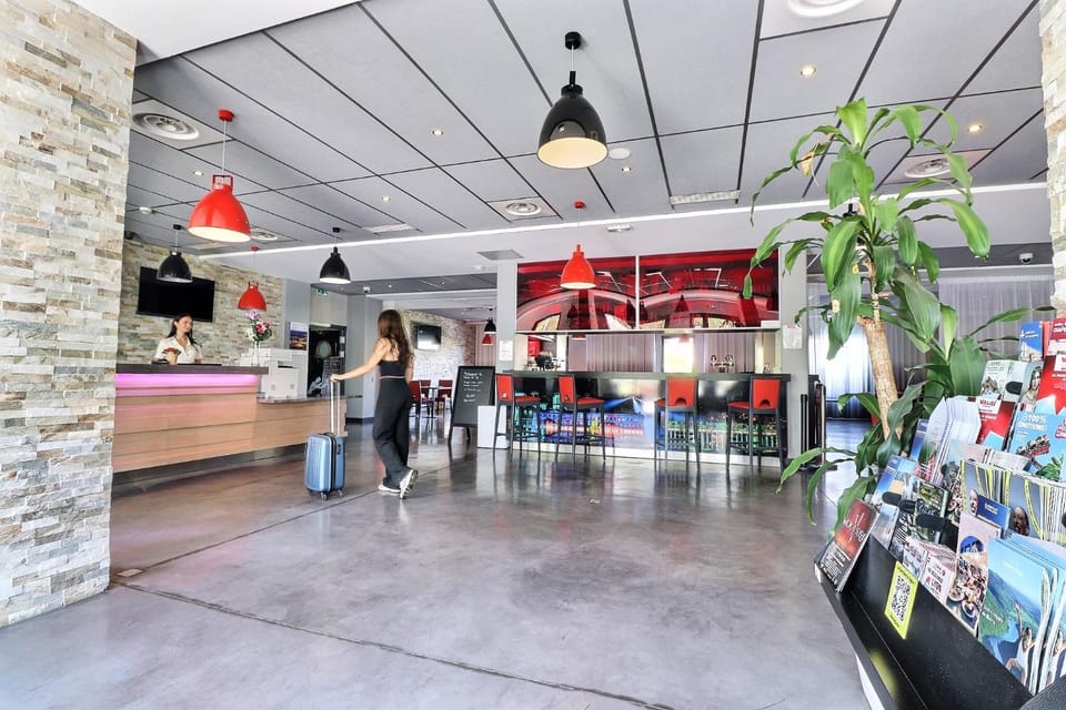 Property building, Lobby or reception