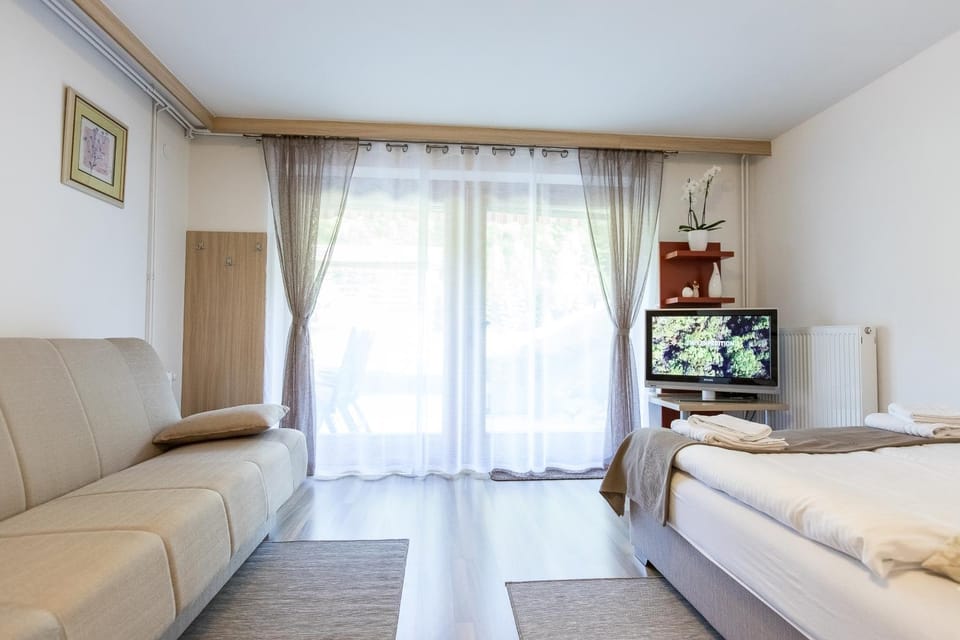 Living room, Photo of the whole room