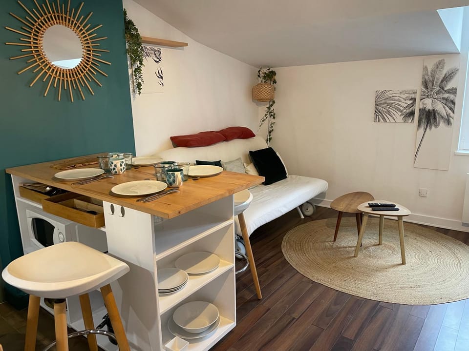 Living room, Seating area, Dining area