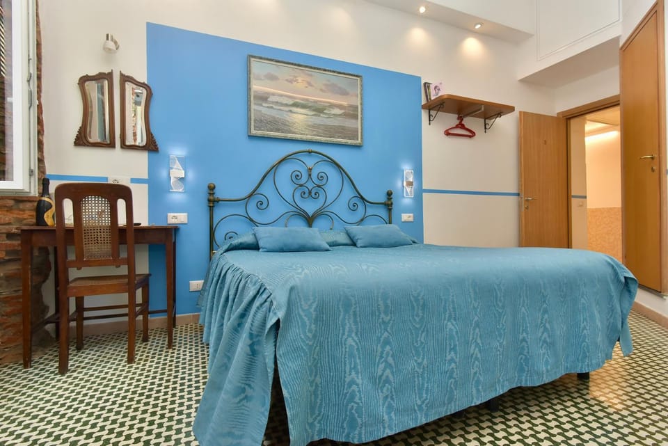 The Vernazza Main Plaza - Rooms & Apartment Bed and Breakfast in Vernazza