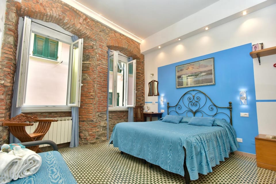The Vernazza Main Plaza - Rooms & Apartment Bed and Breakfast in Vernazza
