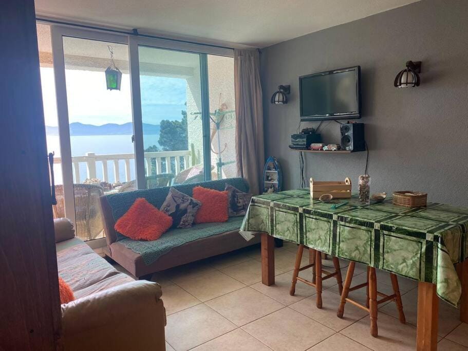 TV and multimedia, Living room, Dining area