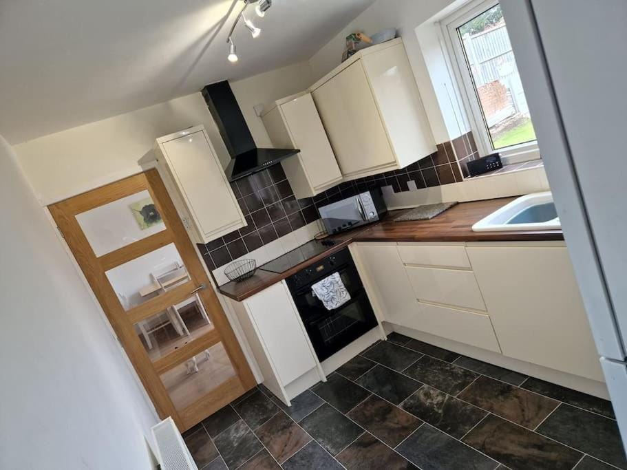 3 bedroom detached house centre of Whitchurch House in England