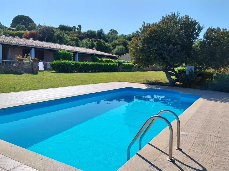 Property building, Garden, Garden view, Pool view, Swimming pool, sunbed