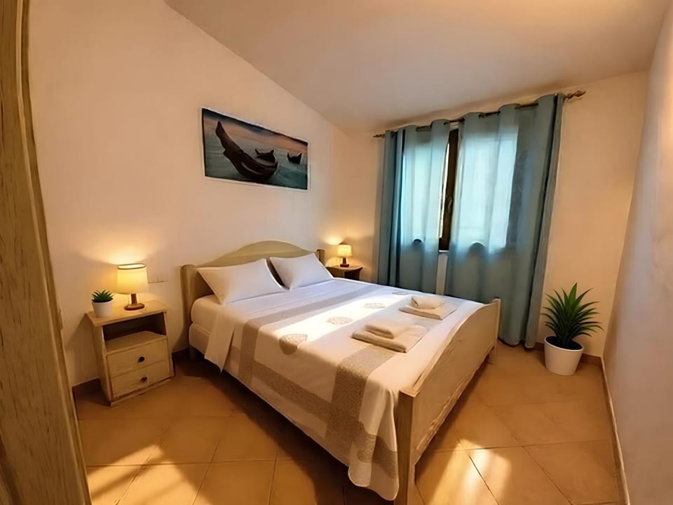 Bed, Night, Photo of the whole room, Bedroom